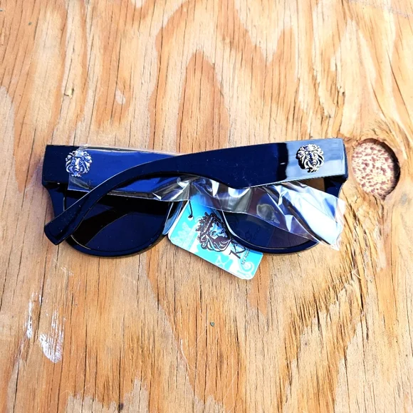 Kleo Stylish Black Sunglasses - Picture 15 of 16